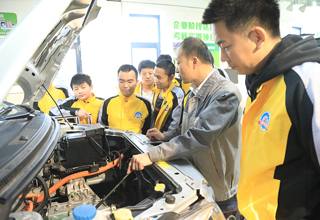 中职新能源汽修专业实训场景