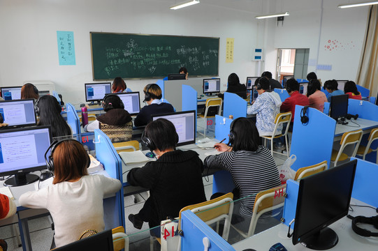 中职计算机应用专业：升学与就业前景深度剖析