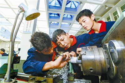 《技能改变命运，职教成就未来——职业教育的黄金时代已来》