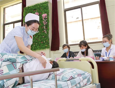 中专护理专业毕业后的养老机构就业之路