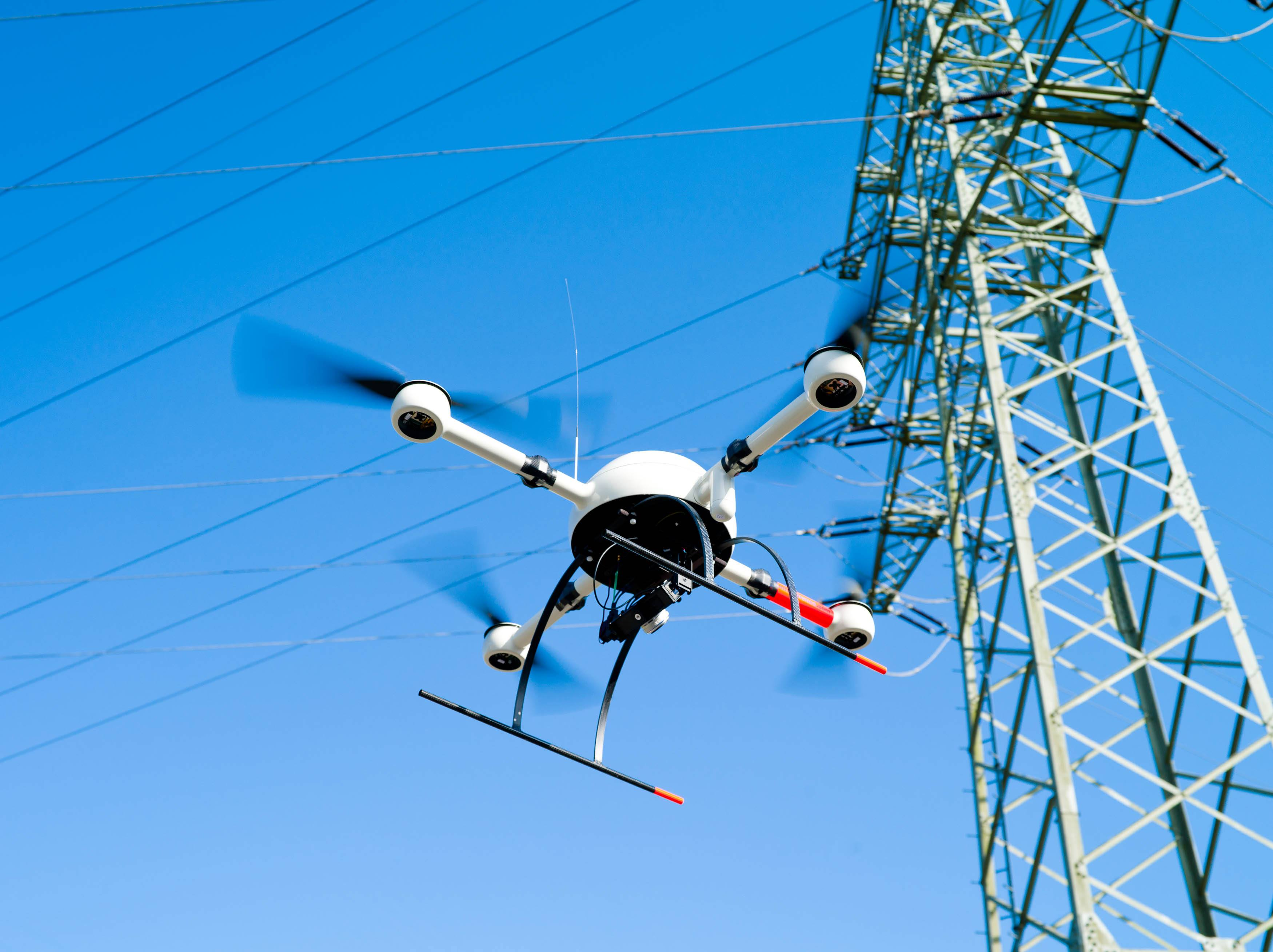 无人机专业毕业后的电力巡检之路