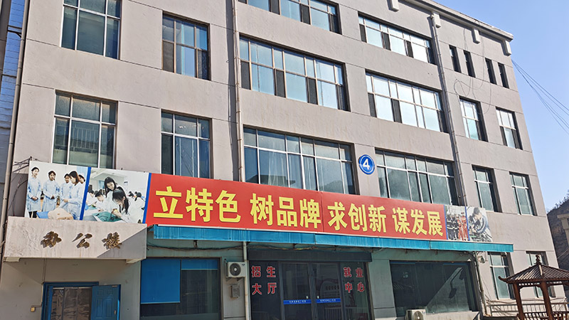 甘肃华新技工学校正门